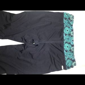 Women’s medium danskin workout capris